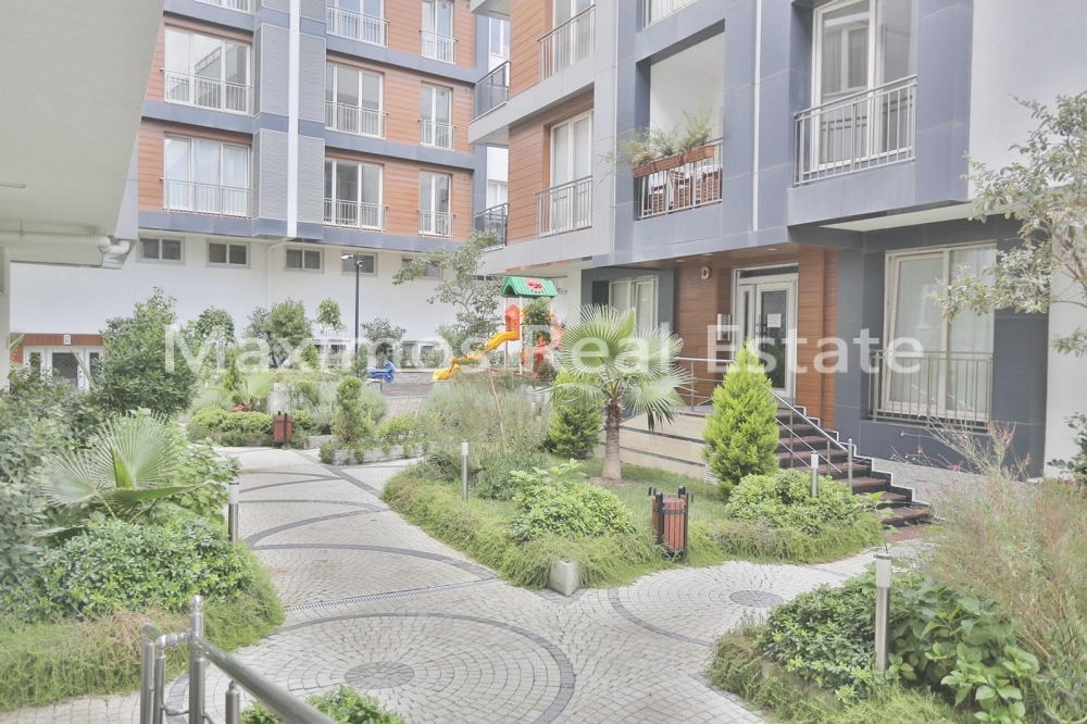 2 Bedroom Cheap Apartment for Sale in Beylikduzu – pool area (image 9)